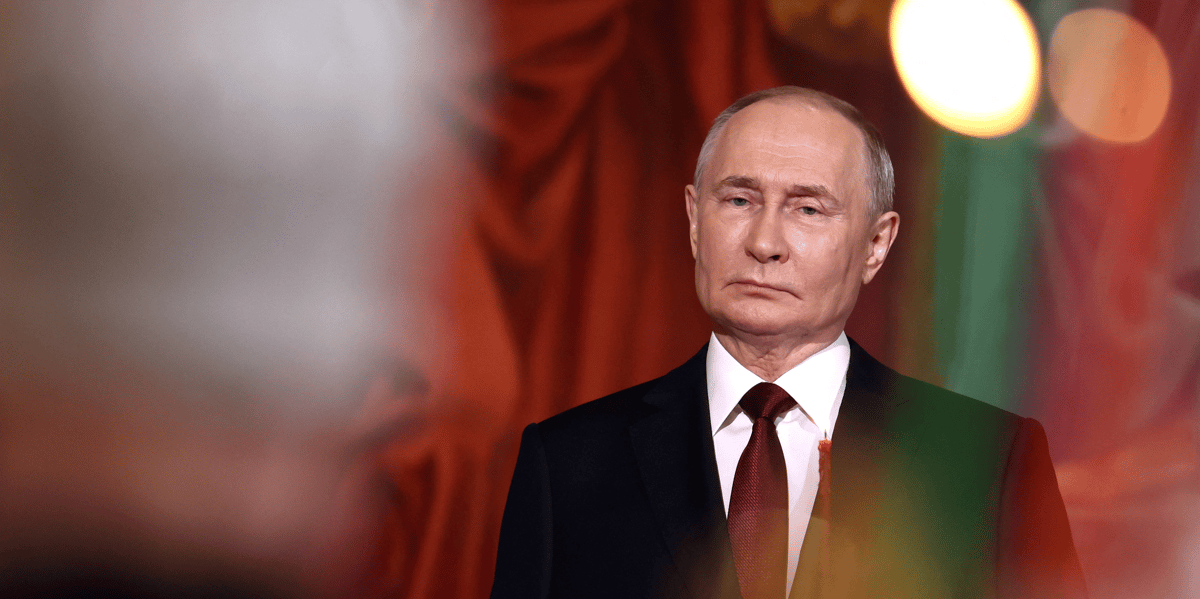 Le president russe vladimir poutine assiste au service de la paque orthodoxe a la cathedrale du christ-sauveur a moscou