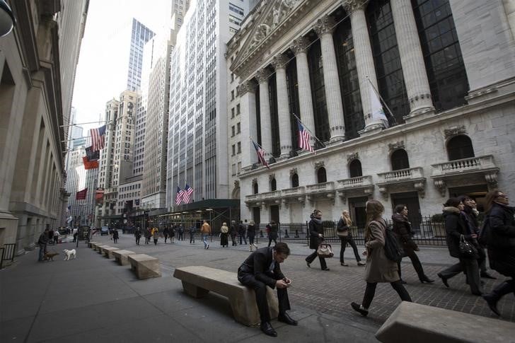 Wall Street ouvre en hausse timide après un record du S&P