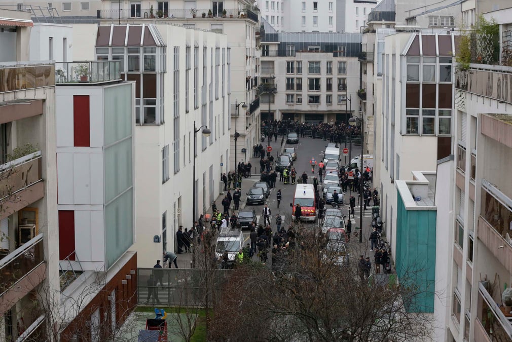 Solidarite de la communaute internationale avec paris apres l'attentat contre charlie hebdo