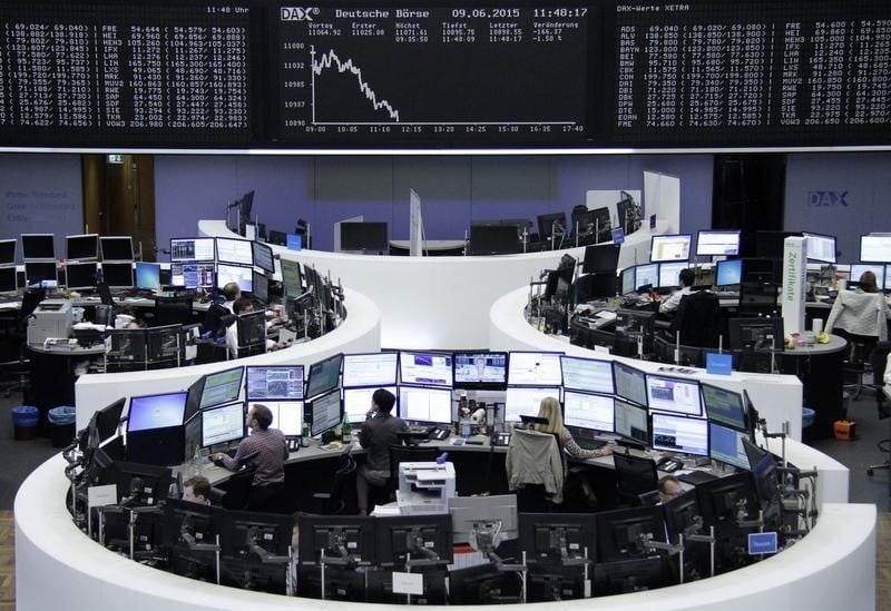Les bourses europeennes dans le rouge a la mi-seance