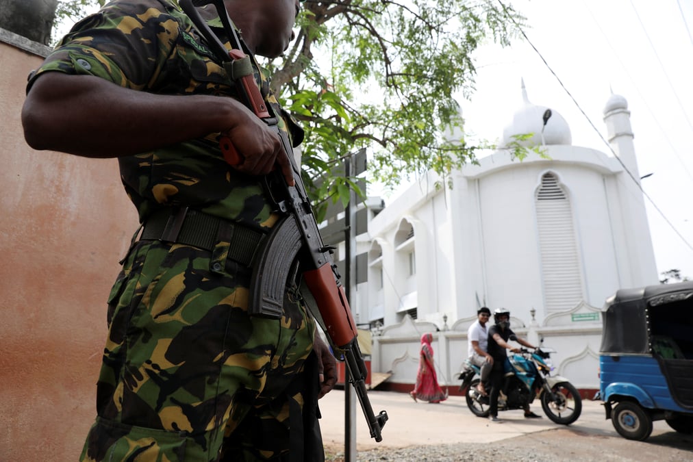 Sri lanka: 140 personnes recherchees pour des liens supposes avec l'ei