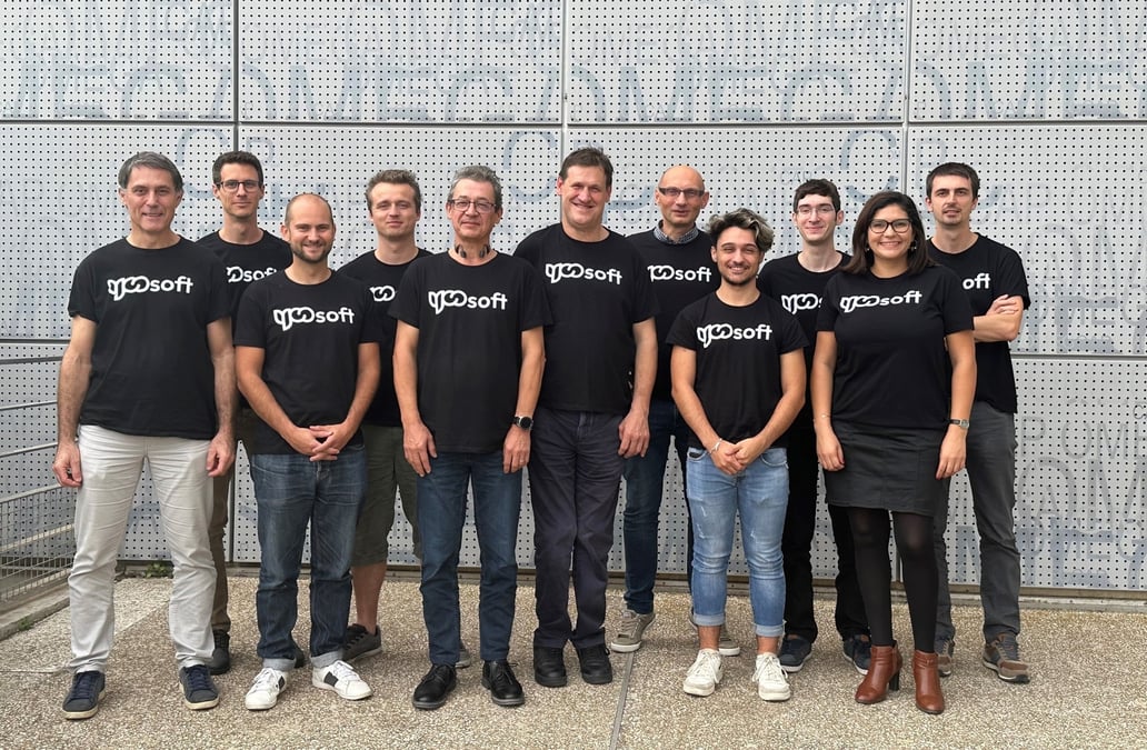 Entouré de son équipe, Eric Quivy développe des logiciels métiers no-code