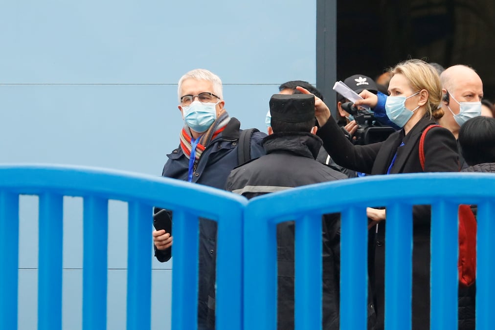 L'equipe de l'oms est arrivee sur le marche chinois de wuhan, berceau presume du coronavirus