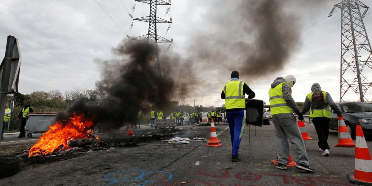 Reporters sans frontieres appelle les "gilets jaunes" a la retenue