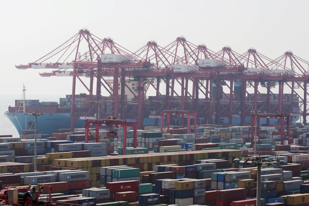 Le reconfinement de shanghai augmentera encore les couts de transport, previent maersk