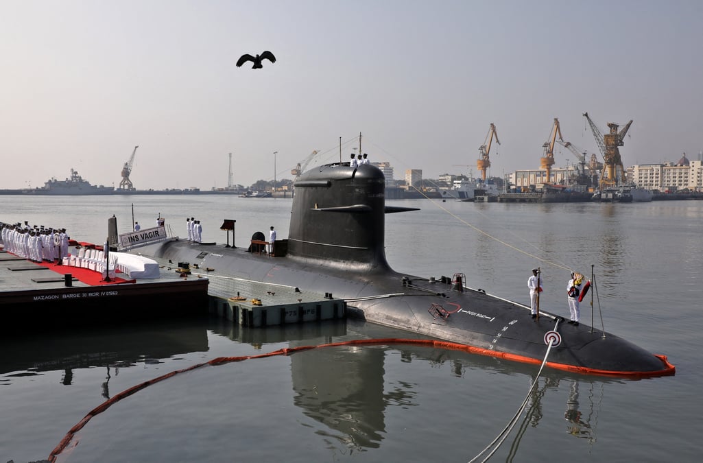 Ins vagir lors de sa ceremonie de mise en service a l'arsenal naval de mumbai, en inde.