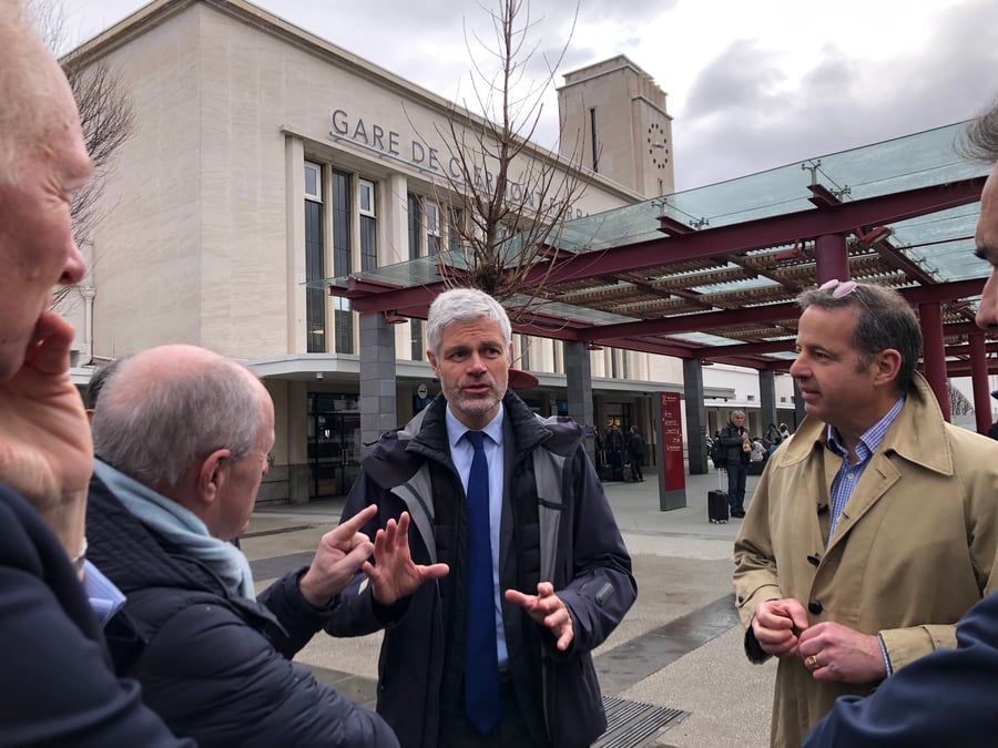 Laurent Wauquiez devant la gare de Clermont-Ferrand (Puy-de-Dôme) en février 2024.