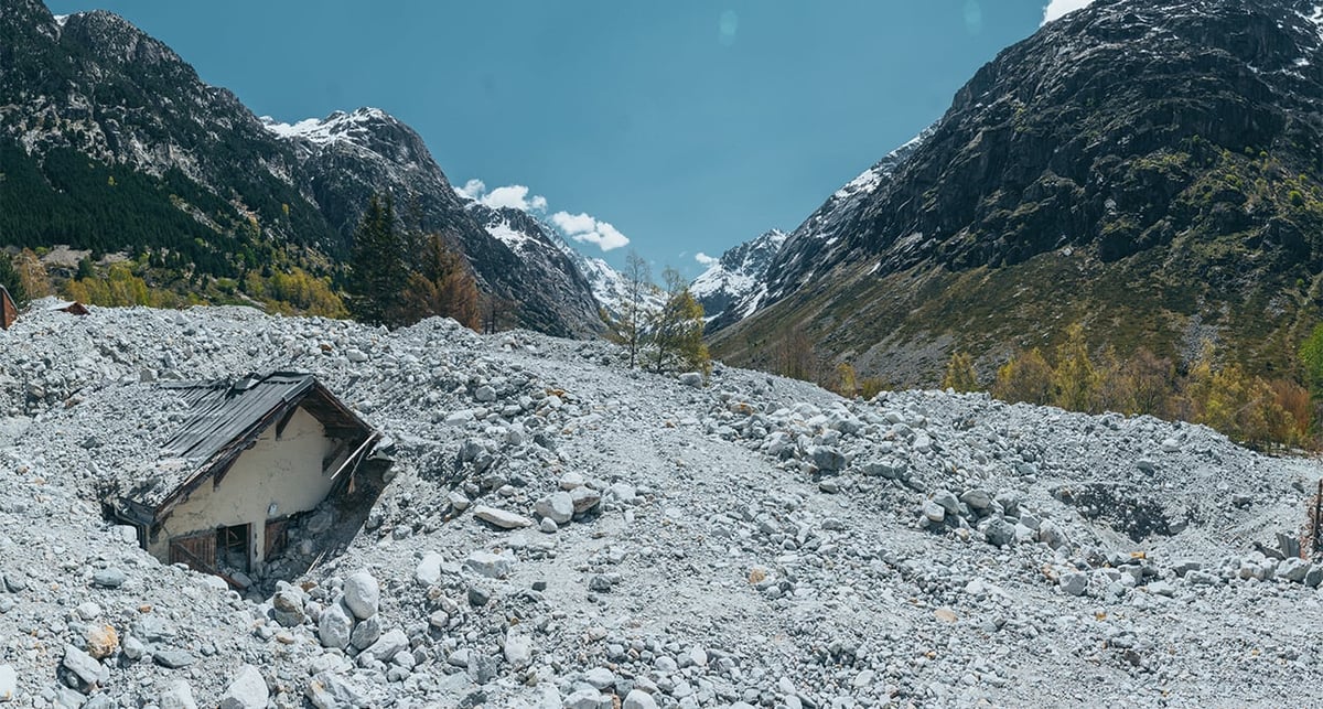 Le 21 juin 2024, la lave torrentielle qui a déferlé dans la vallée a enseveli un chalet.