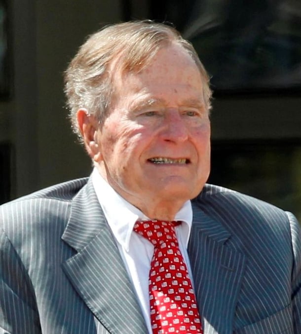 Pour ses 90 ans, George H.W. Bush prévoit de sauter en parachute