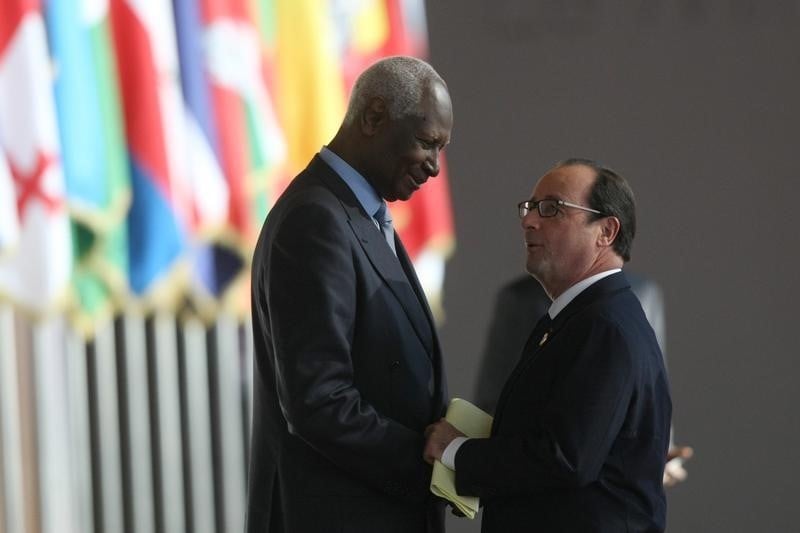 Hollande salue les transitions de Tunisie et du Burkina Faso