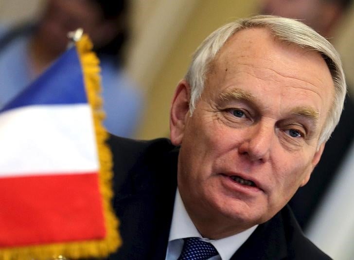 Jean-marc ayrault se rend en tunisie