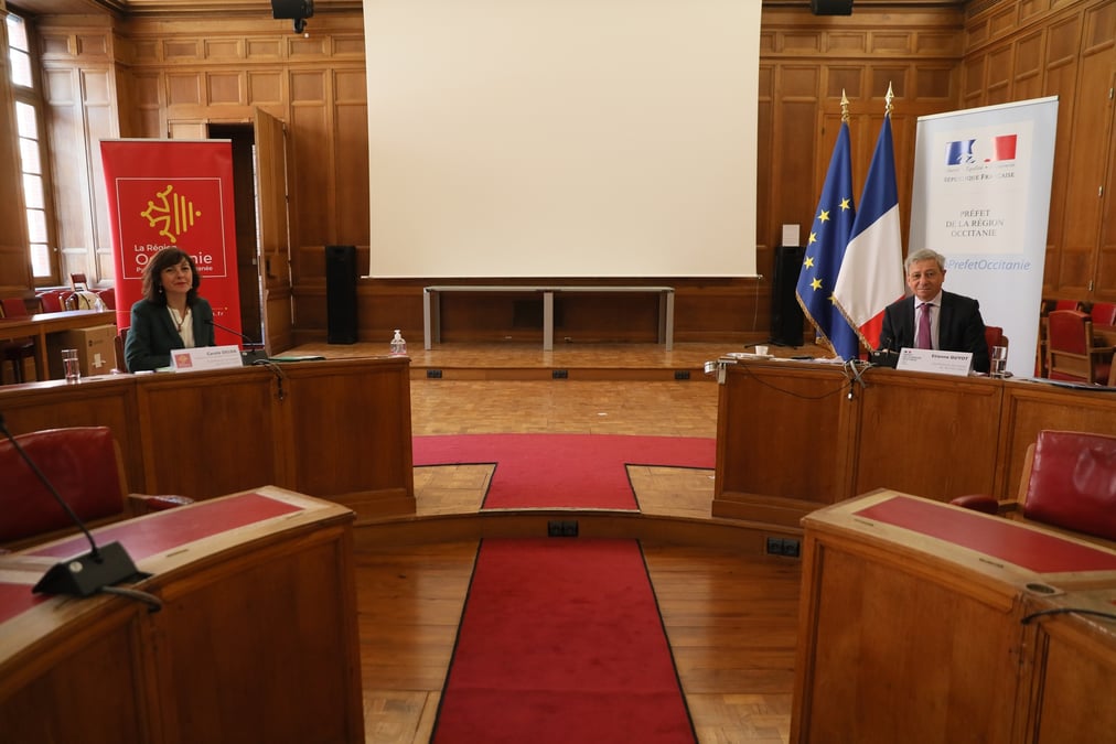 La présidente de Région, Carole Delga, et le préfet Étienne Guyot, ont présenté des mesures complémentaires pour soutenir le tissu économique, jeudi 19 mars à Toulouse.