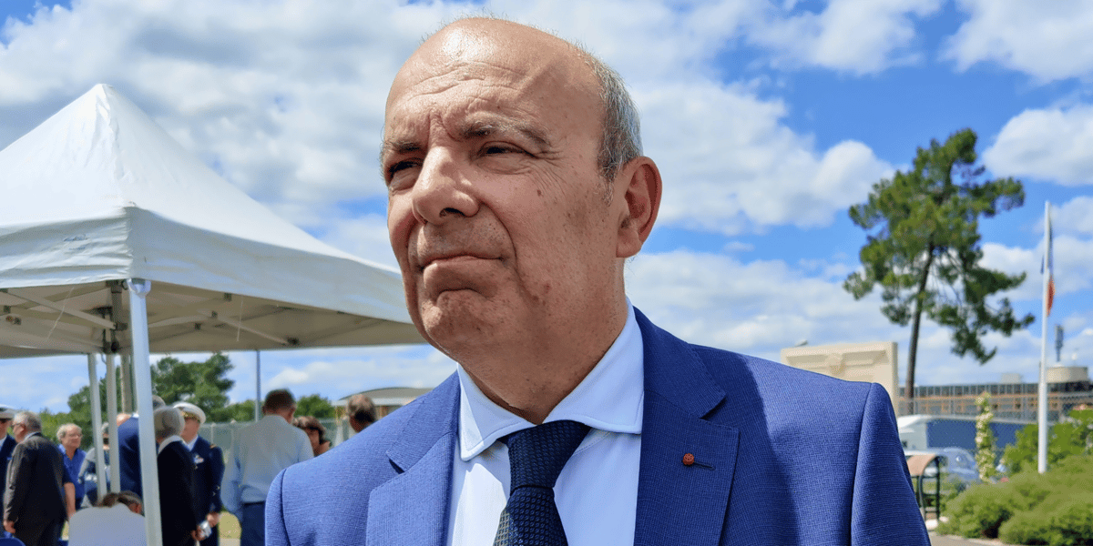 Proche de Charles Edelstenne, Eric Trappier, qui est celui qui a vendu le Rafale à l'exportation à plusieurs reprises (Égypte, Inde, Qatar, Grèce, Émirats Arabes Unis, Indonésie), a mis à l'abri l'avionneur pour au moins une dizaine d'année avec un carnet de commandes (211 Rafale, dont 141 à l'export, et 84 Falcon).