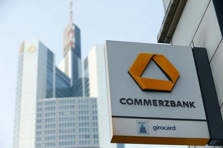 Commerzbank: baisse moindre que prevu des profits, le titre monte