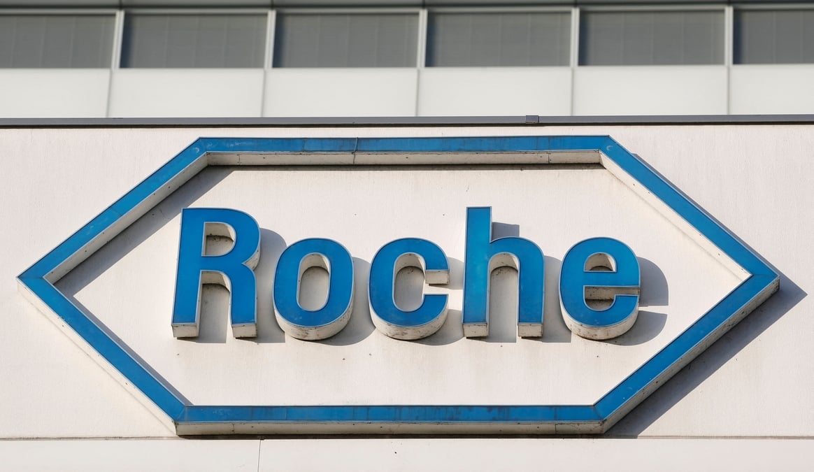 Photo d'archive du logo de roche a son siege a bale, en suisse
