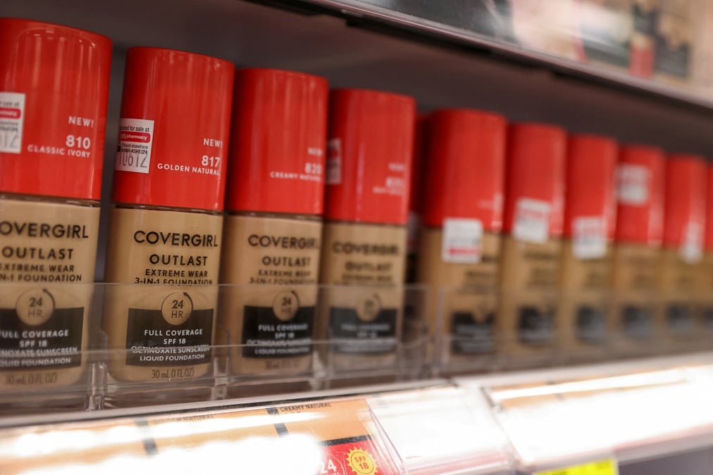 Du maquillage covergirl, propriete de coty inc.