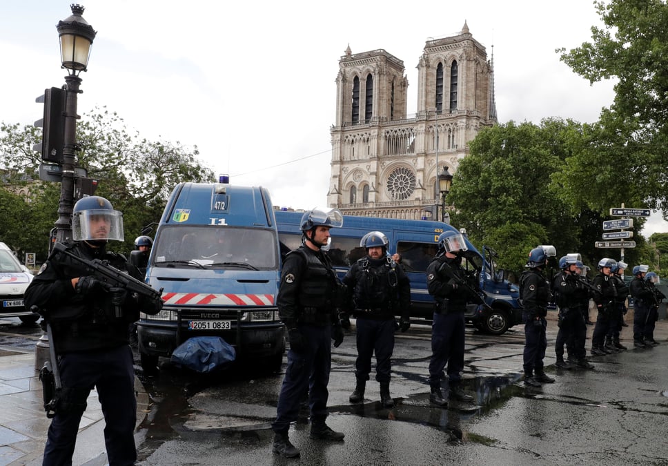 Enquete antiterroriste sur l'agression de policiers a paris