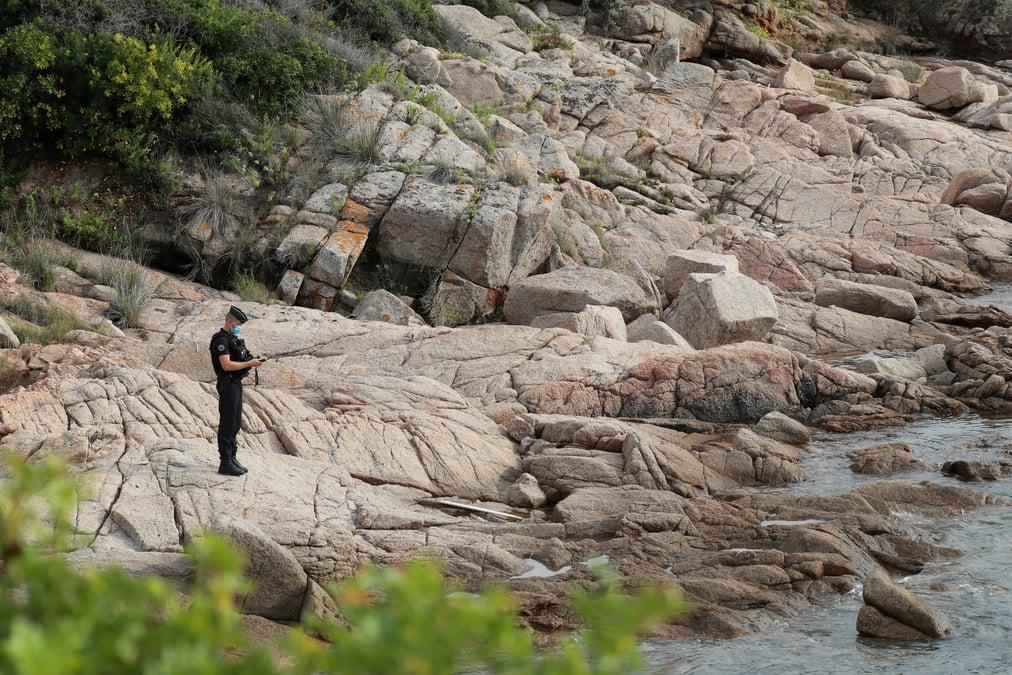Corse: macron appelle au calme, le debat sur l'autonomie "n'est pas tabou"