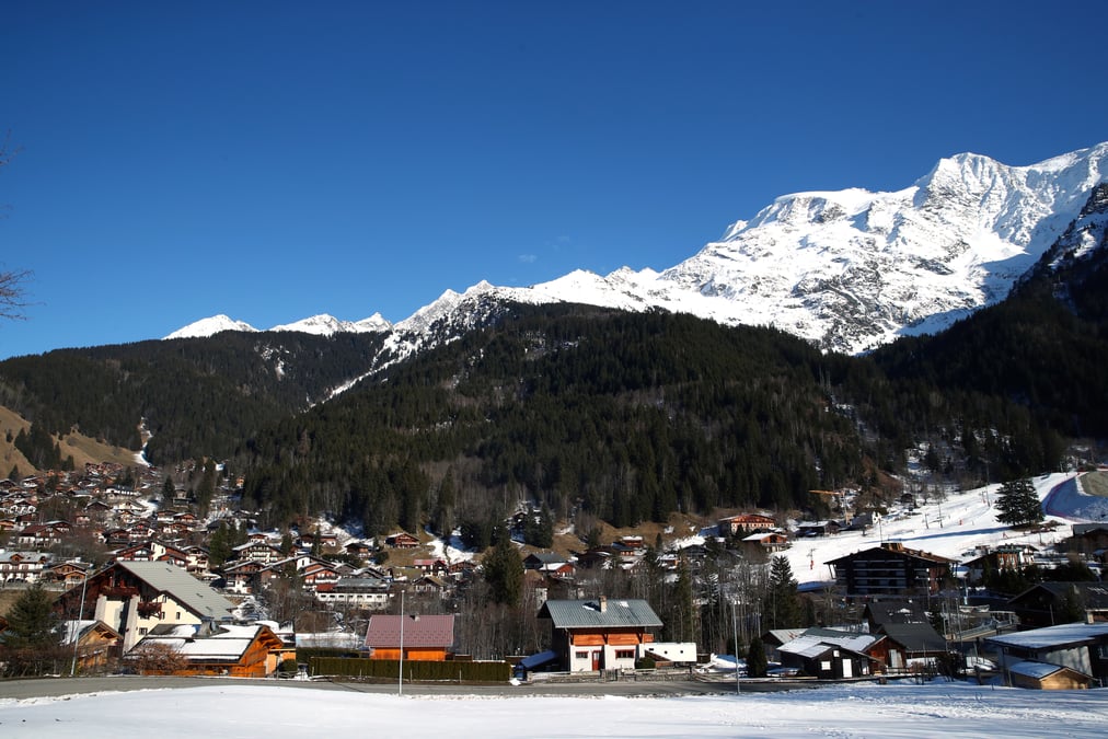 Le coronavirus provoque la fermeture de toutes les stations de ski francaises
