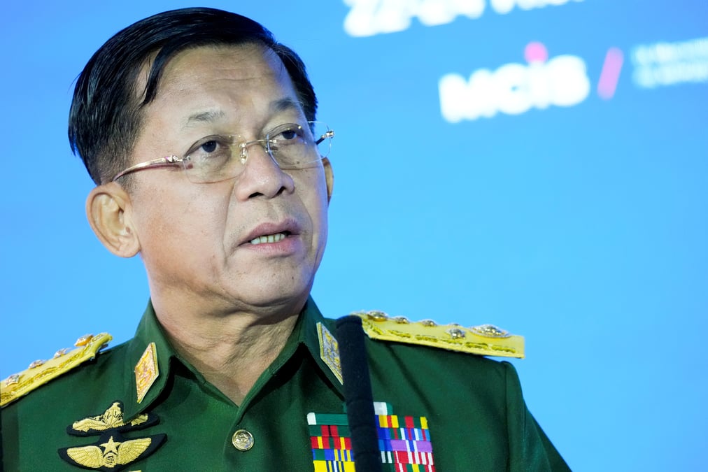 Birmanie: le chef de la junte promet des elections, se dit pret a cooperer avec l'asean