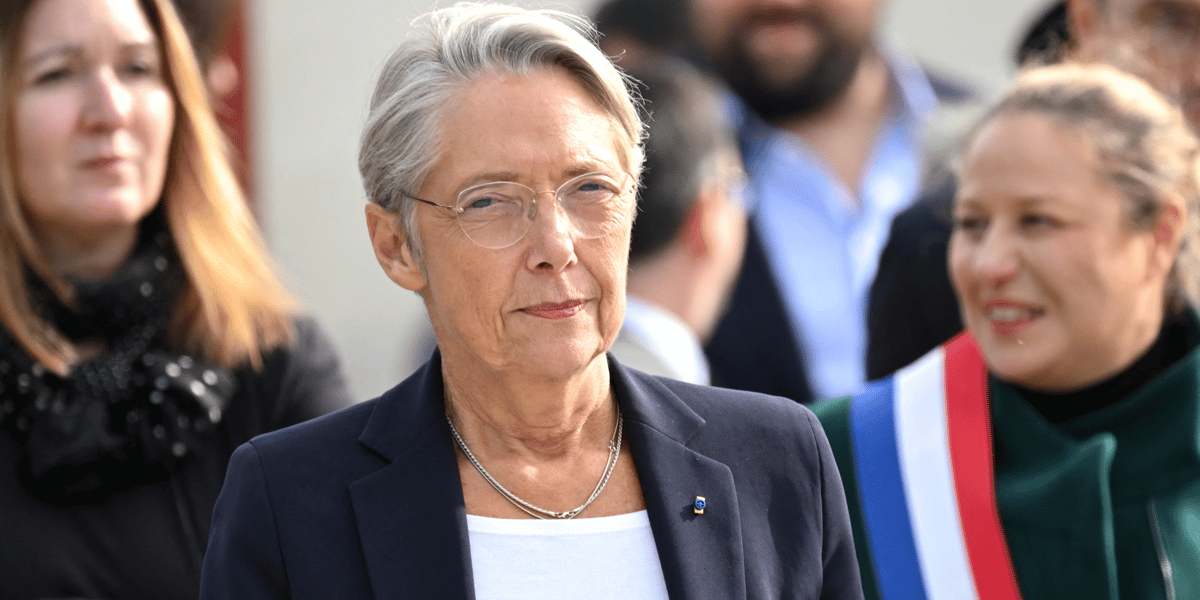 « Nous passer de leur expertise et de leur expérience est un immense gâchis, et nous ne pourrons pas atteindre le plein-emploi sans relever ce défi », a affirmé Élisabeth Borne