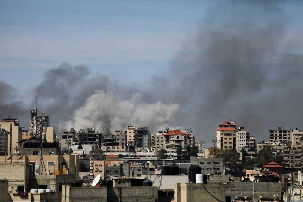 Vue apres une attaque israelienne sur l'hopital al chifa et ses environs dans la ville de gaza
