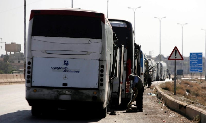 Debut de l'evacuation des derniers rebelles syriens de la ghouta