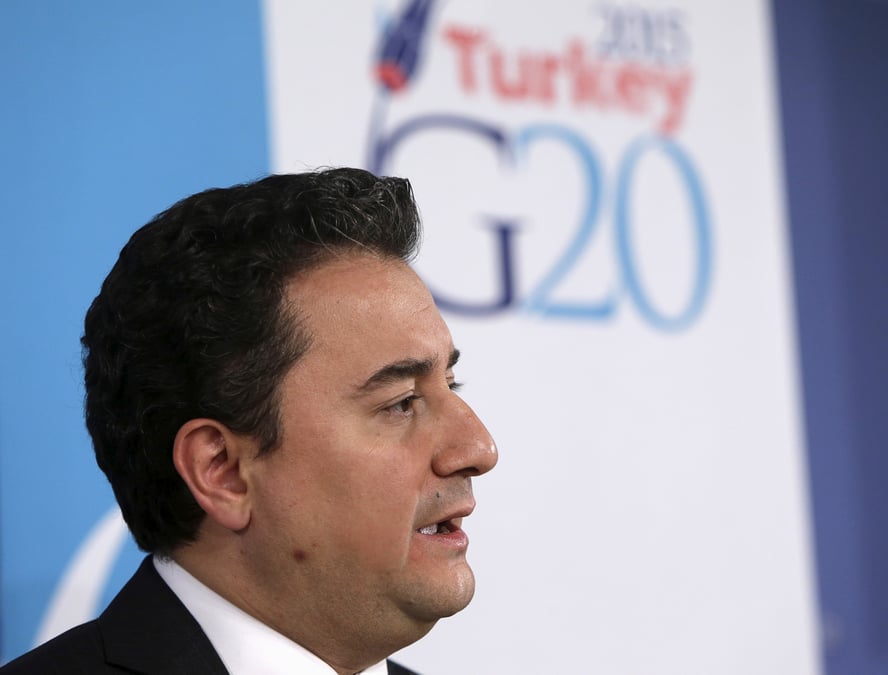Turquie: un ancien allie d'erdogan quitte l'akp, songe a creer son parti