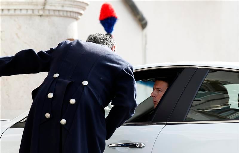Matteo Renzi chargé de former le nouveau gouvernement italien