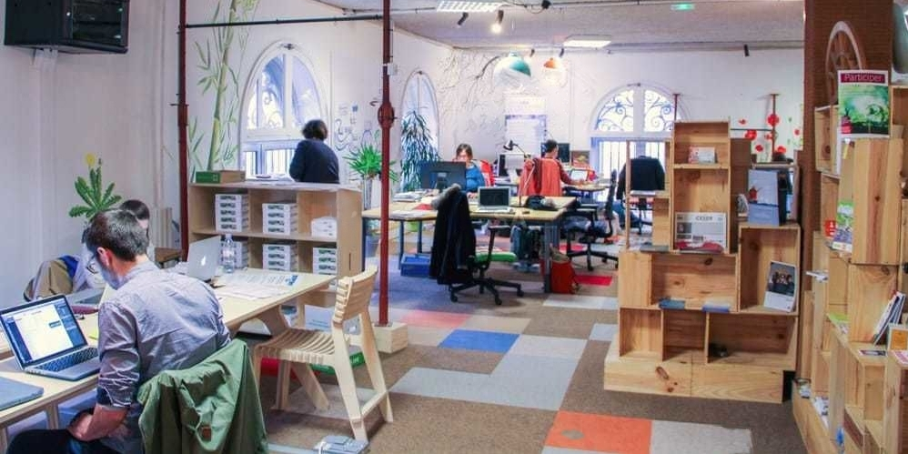 Le lieu de coworking et d'incubation de La Ruche se déploie sur 170 m2 d'espaces partagés dans le centre-ville de Bordeaux.
