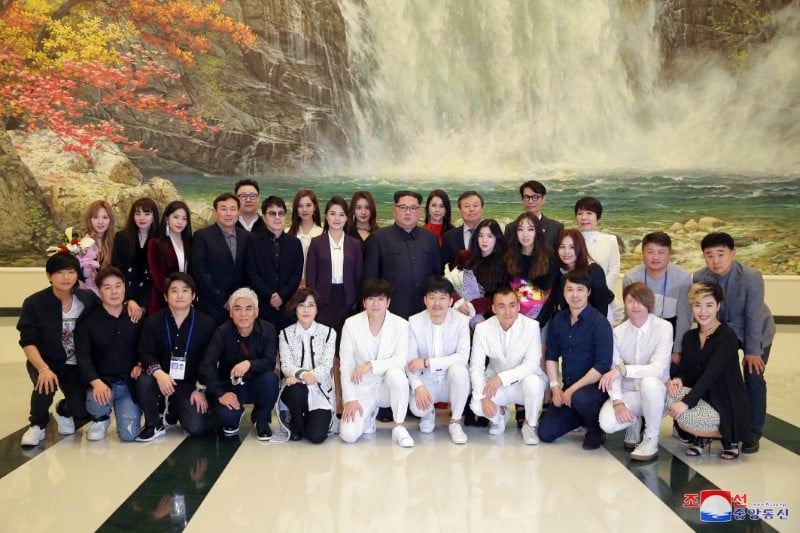Le nord-coreen kim jong-un a un concert sud-coreen a pyongyang