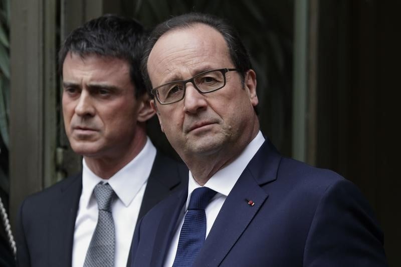 La cote de popularite de francois hollande stable, manuel valls en baisse