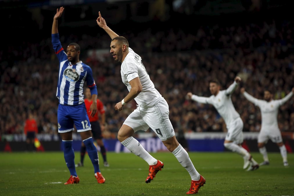 Zidane applaudi d'une main