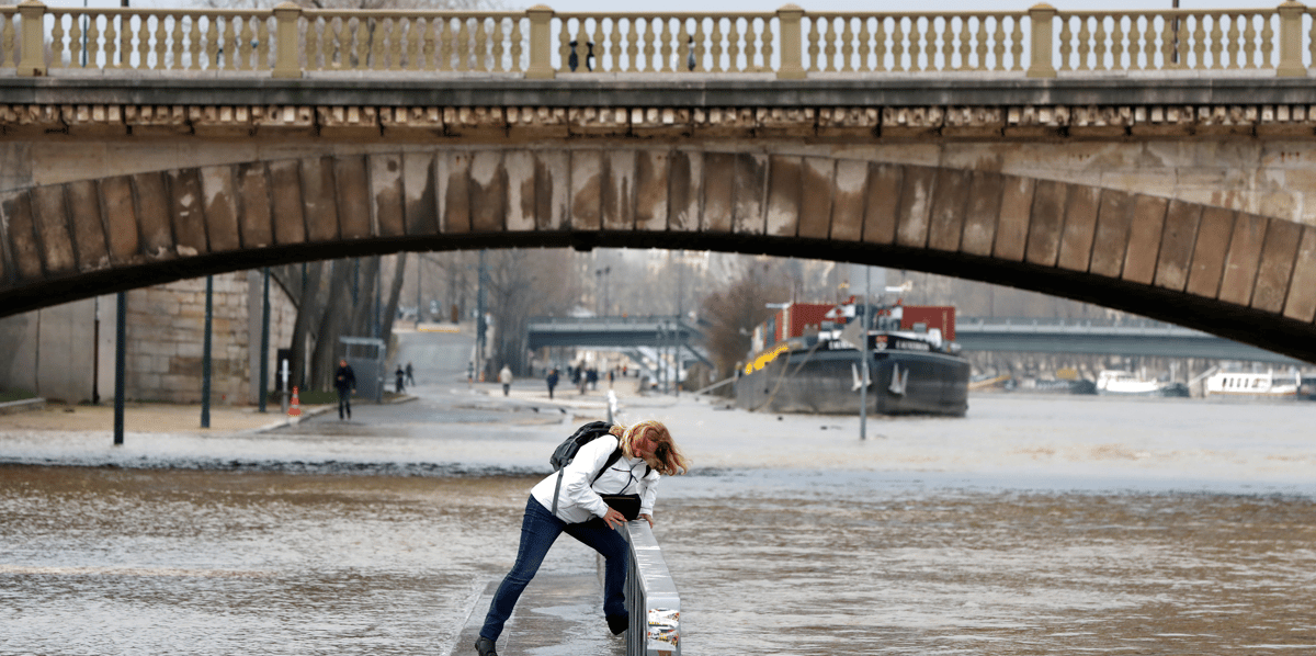 Alerte aux crues, la seine pres d'atteindre 6 m a paris