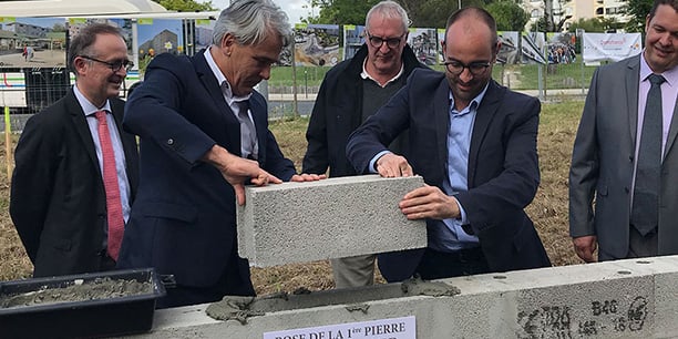 La pose de la première pierre de l'îlot Sud de Coeur Thouars