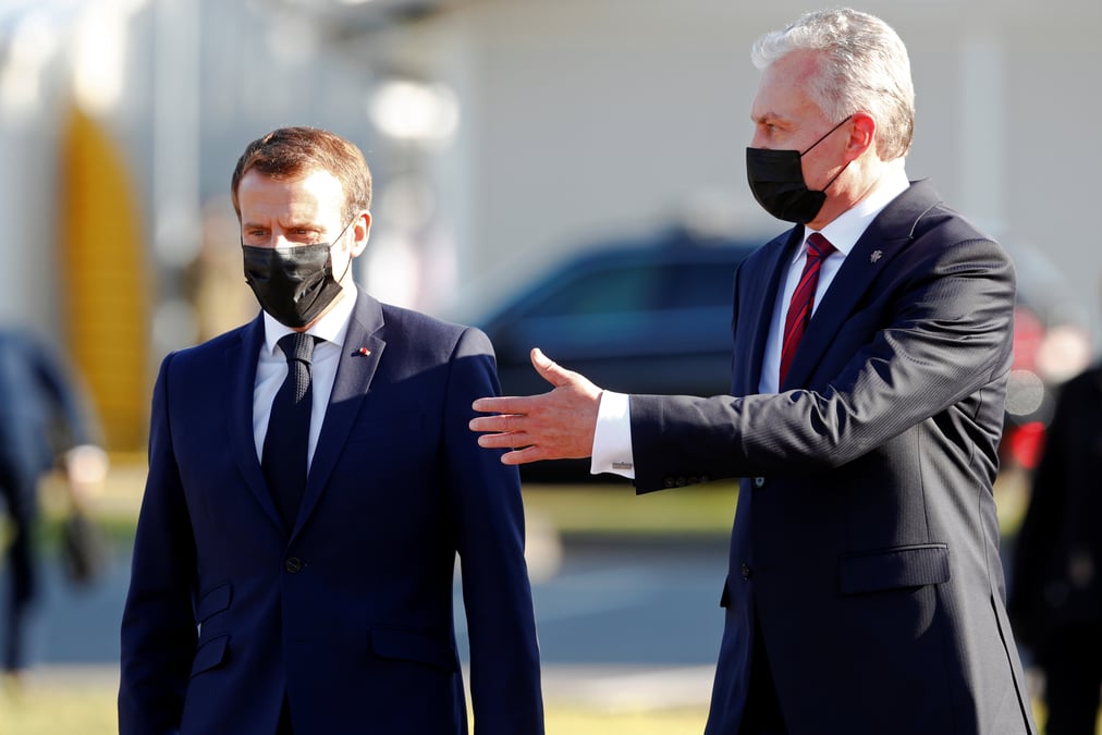 Macron assure la lituanie de la "solidarite" de paris face a la chine et la bielorussie