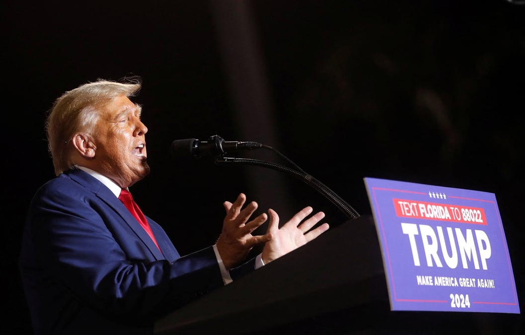 L'ancien president americain donald trump tient un meeting de campagne a hialeah