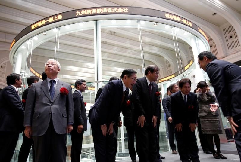 Tokyo finit en hausse de 0,41% et gagne 1,19% sur la semaine