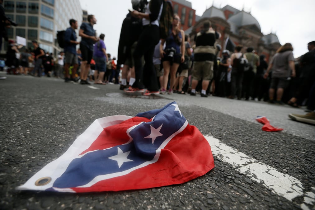 Usa: quatre arrestations dans l'enquete sur les violences de charlottesville
