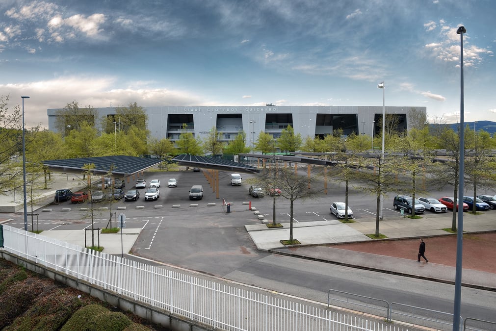 GreenYellow va notamment couvrir d'ombrières photovoltaïques les parkings du mythique stade Geoffroy Guichard