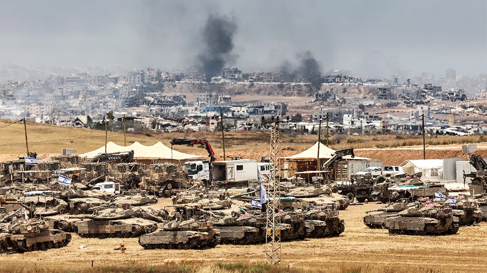 Les tanks Israéliens, samedi 17 mai, s'apprêtent à faire leur entrée sur une bande de Gaza détruite à plus de 70% après les nouvelles directives militaires de Netanyahou.