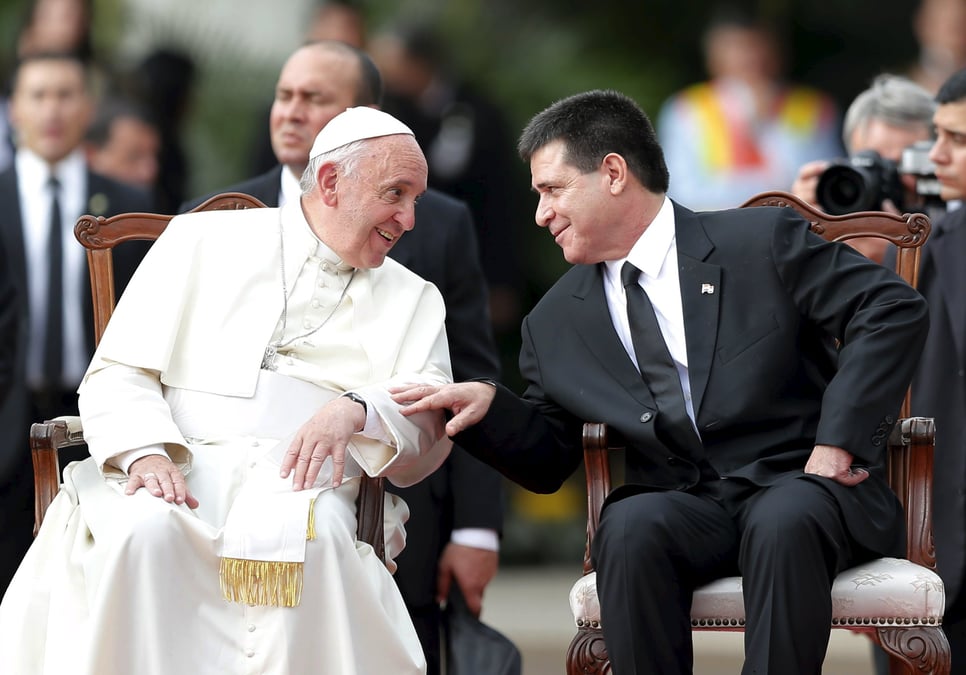 Appel du pape a plus de democratie au paraguay