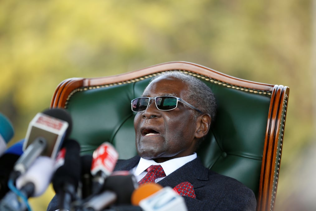 Mugabe denonce le parti au pouvoir a la veille des elections