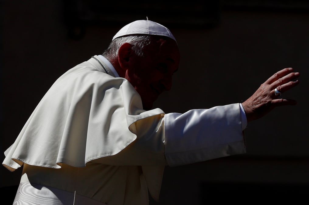 Le vatican va repondre aux accusations contre le pape francois
