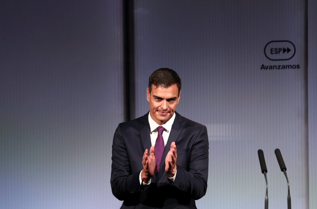 L'espagnol pedro sanchez accepte une invitation a se rendre a cuba
