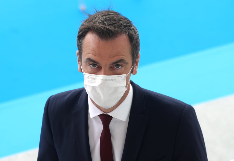 Le port du masque obligatoire dans les commerces, banques, marches couverts, dit veran