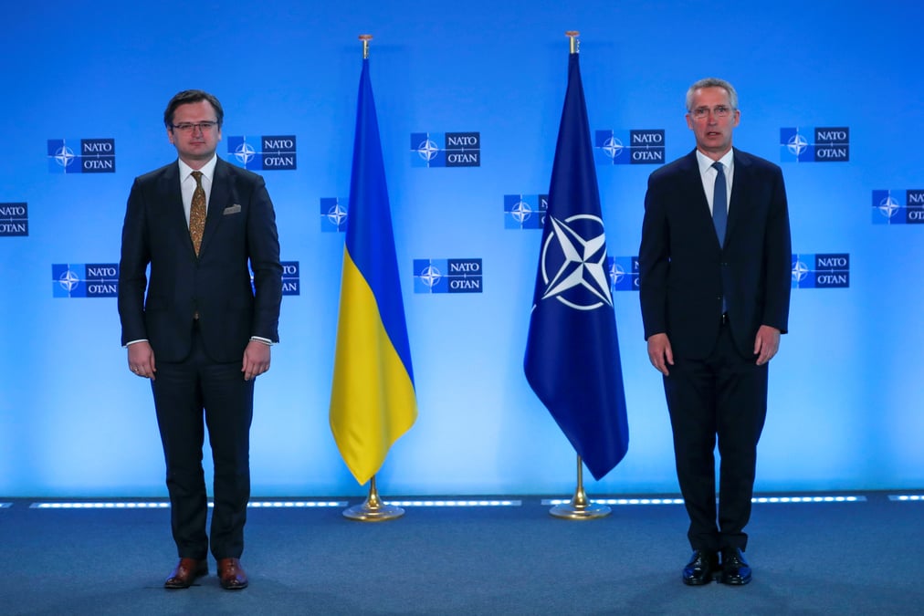La russie doit mettre fin a l'escalade militaire en ukraine, dit l'otan