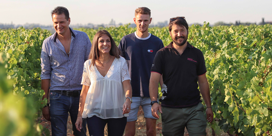 A Nîmes, les Vignerons Propriétés Associés ont lancé, en septembre dernier, Vignobles Associés, une SCIC qui fait appel au financement participatif pour acheter du foncier et le donner en fermage à des jeunes qui s'installent.