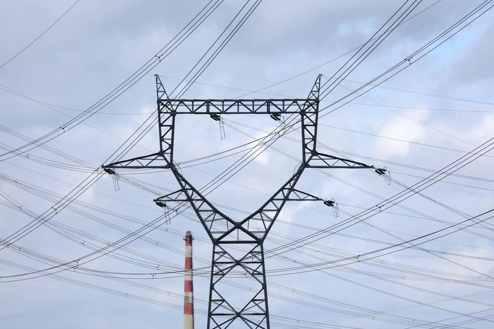 Des lignes electriques a haute tension a bouchain