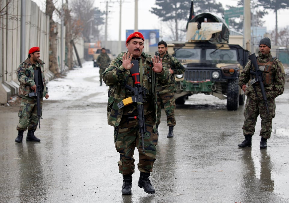 L'armee afghane rajeunie pour mieux lutter contre les taliban